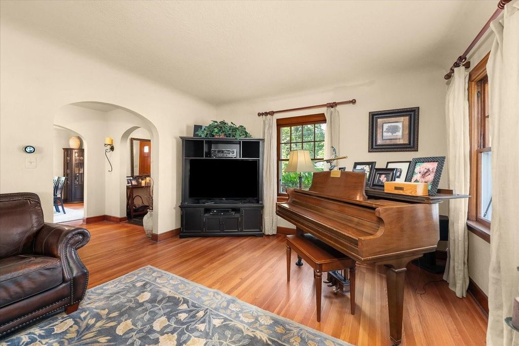 Photo of 2825 S Wall St, Spokane, WA 99203 (MLS # 202525443)