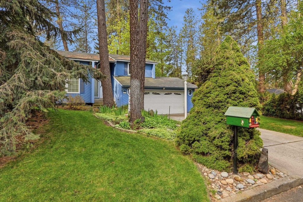 Photo of 4814 E Peone Pines Dr, Mead, WA 99021 (MLS # 202616434)