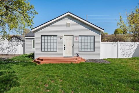 Photo of 2507 E Upriver Dr, Spokane, WA 99207 (MLS # 202616686)