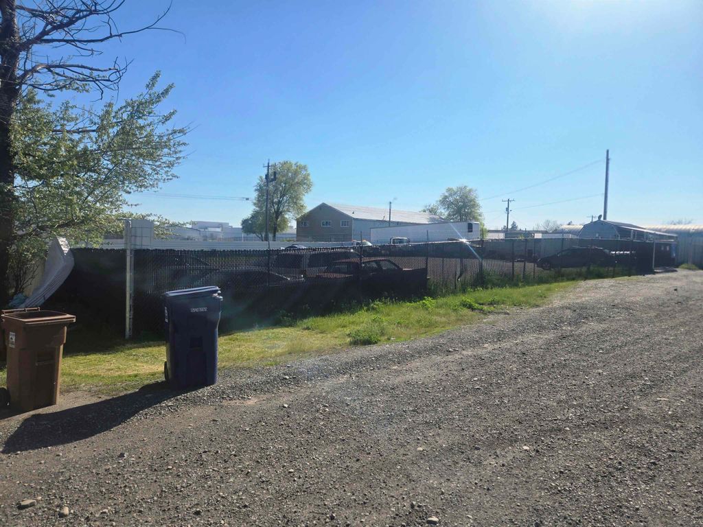 Photo of 2726 E Providence Ave, Spokane, WA 99207 (MLS # 202616468)