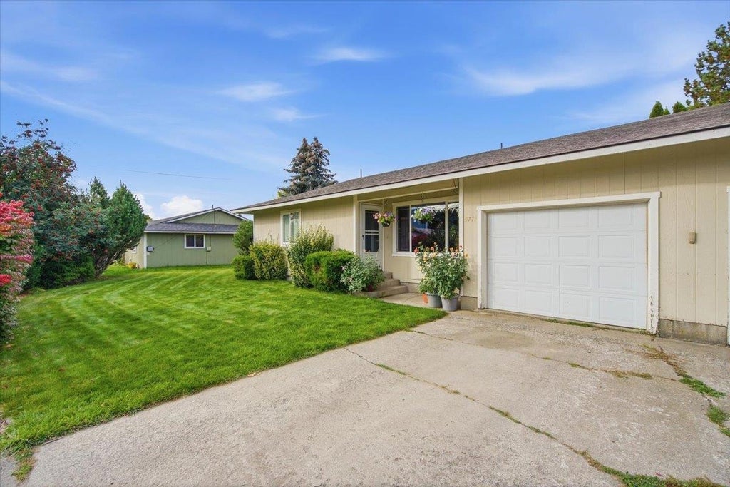 Photo of 9771 N Melrose St, Hayden, ID 83835 (MLS # 202625904)