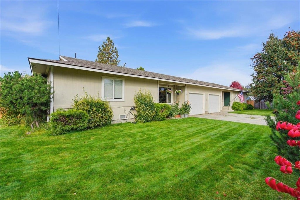 Photo of 9771 N Melrose St, Hayden, ID 83835 (MLS # 202625904)