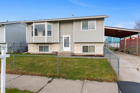 Photo of 2615 E Liberty Ave, Spokane, WA 99207 (MLS # 202527601)