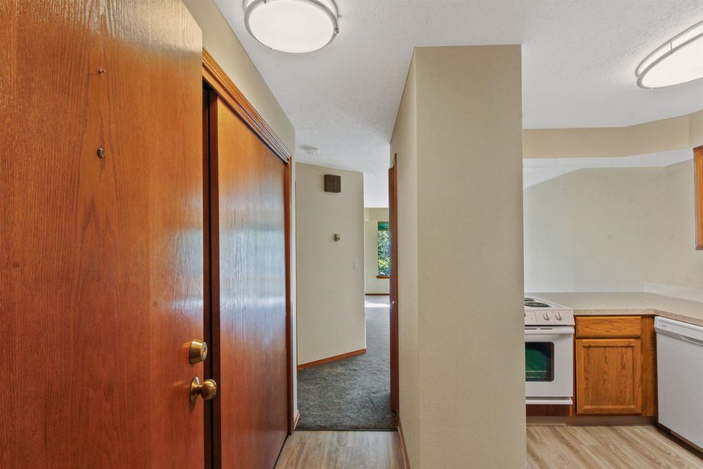 Photo of 221 E Rockwood Blvd, Spokane, WA 99202 (MLS # 202616536)