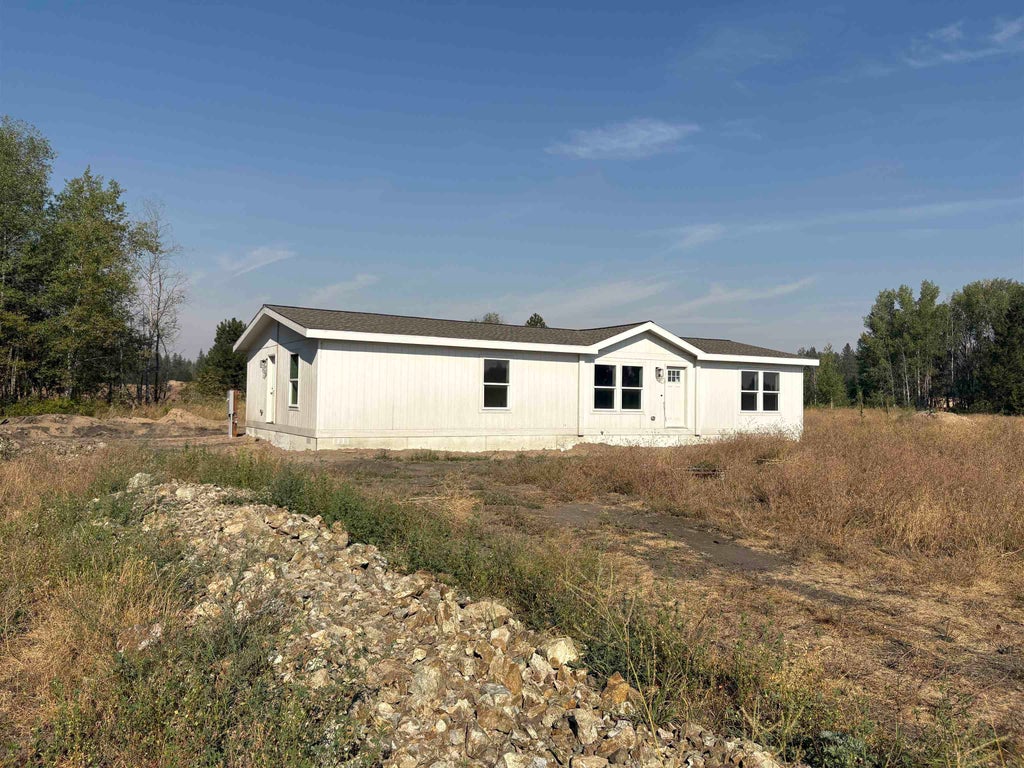 Photo of 4871 W Enoch Rd, Deer Park, WA 99006 (MLS # 202623836)