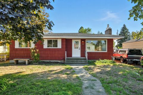 Photo of 3527 W WELLESLEY Ave, Spokane, WA 99205 (MLS # 202525959)