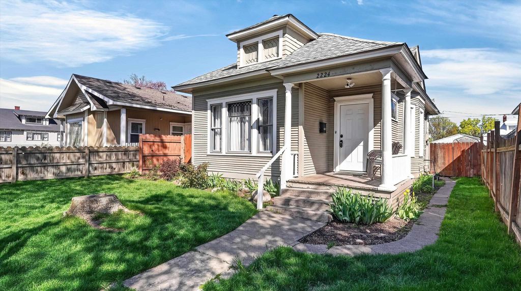 Photo of 2224 W Boone Ave, Spokane, WA 99201 (MLS # 202616067)