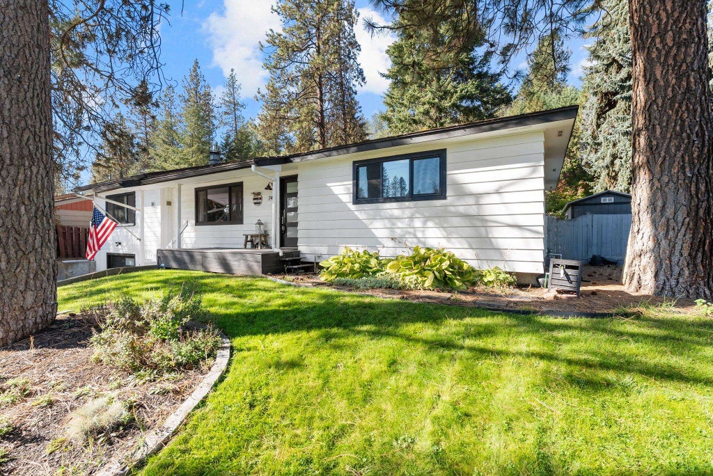 Photo of 7415 N Country Homes Blvd, Spokane, WA 99208 (MLS # 202625512)