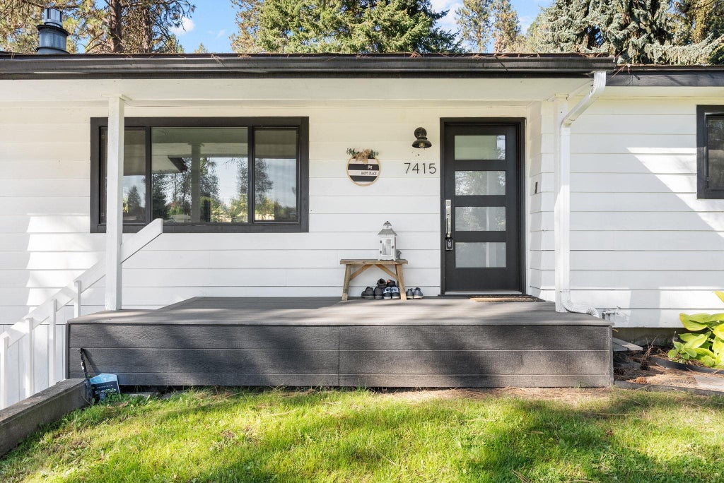 Photo of 7415 N Country Homes Blvd, Spokane, WA 99208 (MLS # 202625512)