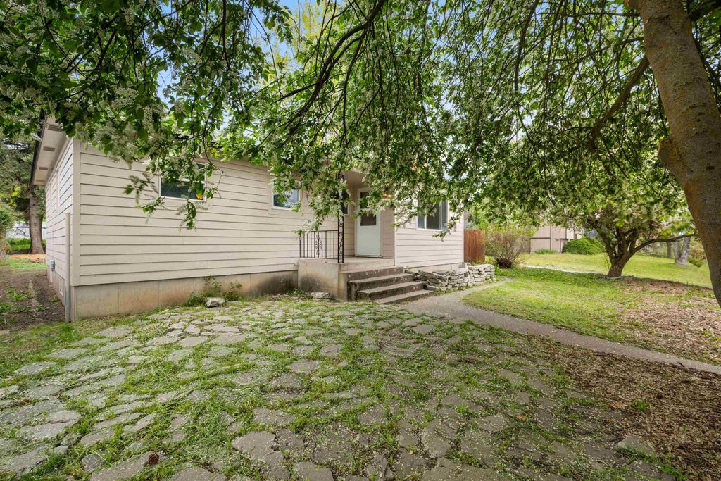 Photo of 4139 E Frederick Ave, Spokane, WA 99217 (MLS # 202616292)