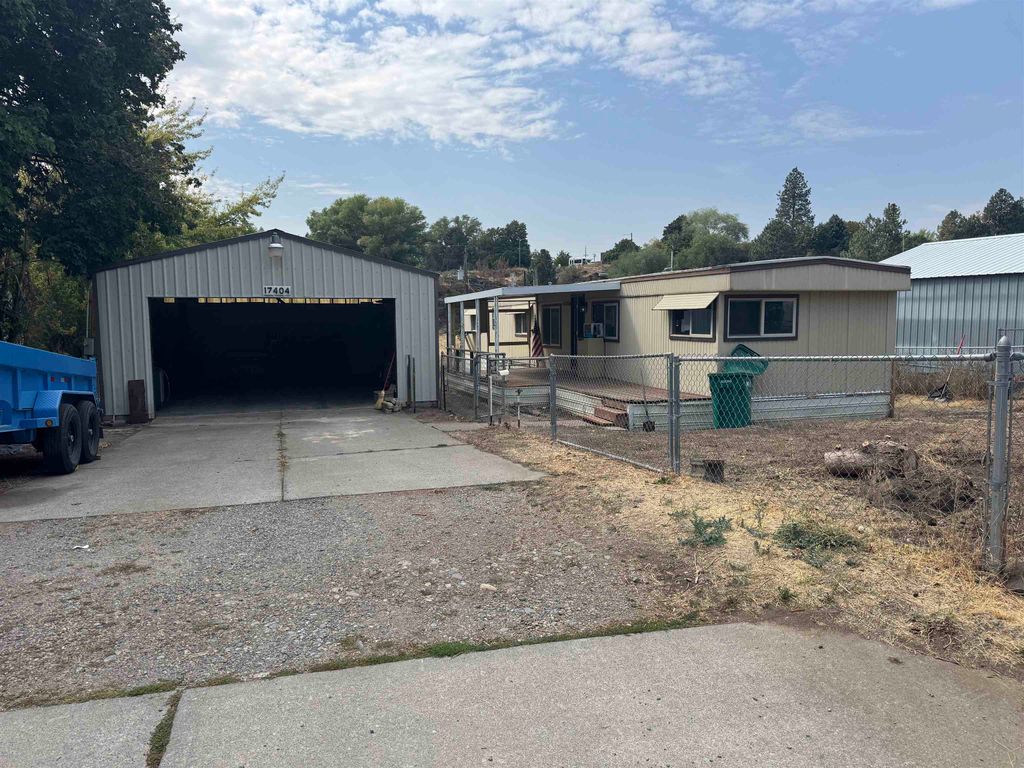 Photo of 17404 E 6th Ave, Spokane Valley, WA 99016 (MLS # 202525514)