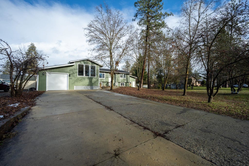 Photo of 11448 W Meadowview Ln, Nine Mile Falls, WA 99026 (MLS # 202626179)