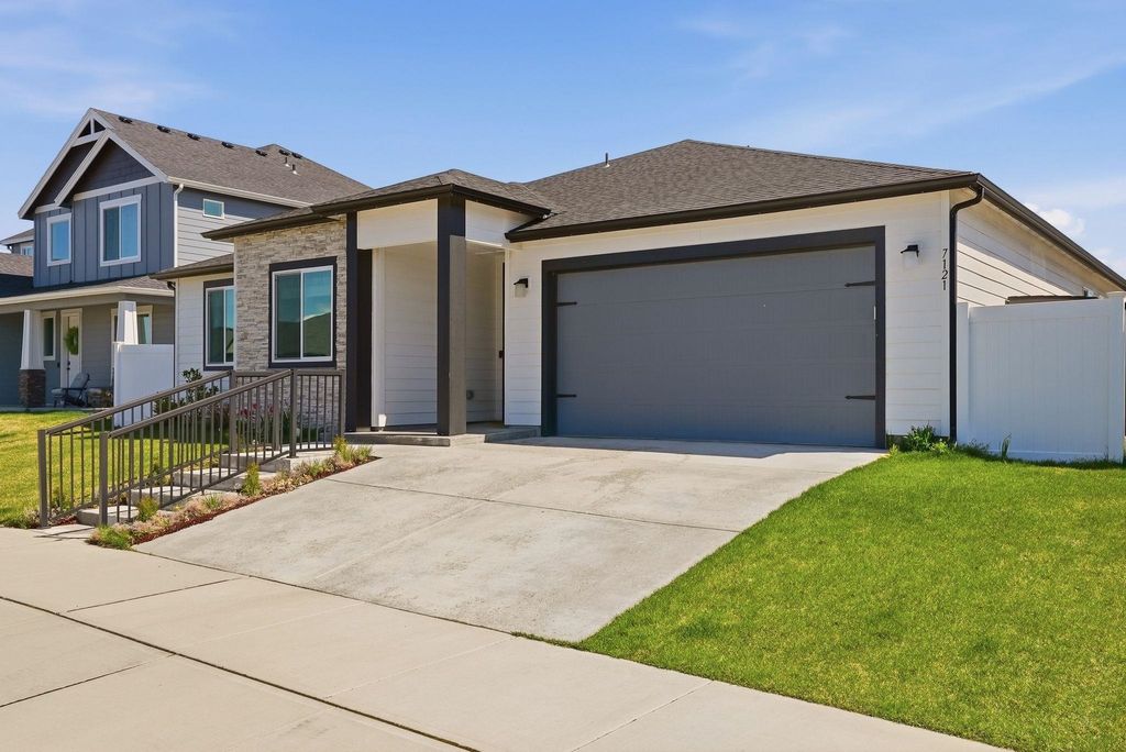 Photo of 7121 S HEVER St, Cheney, WA 99004 (MLS # 202616052)