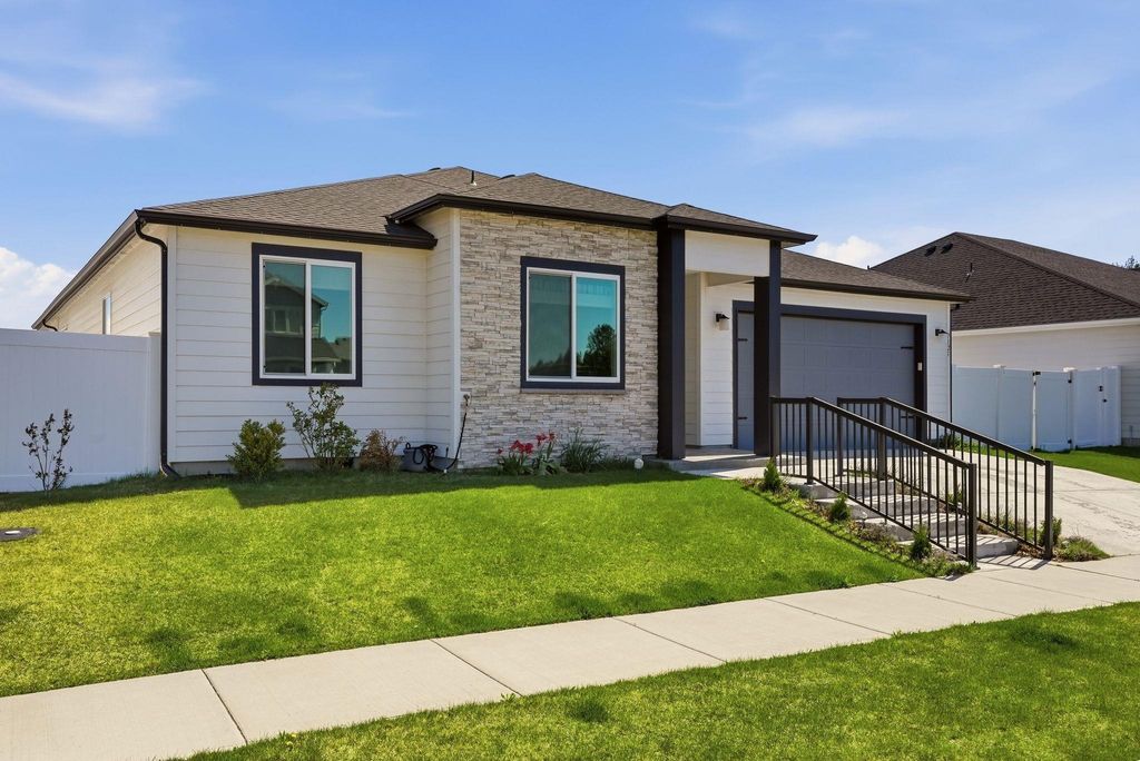 Photo of 7121 S HEVER St, Cheney, WA 99004 (MLS # 202616052)