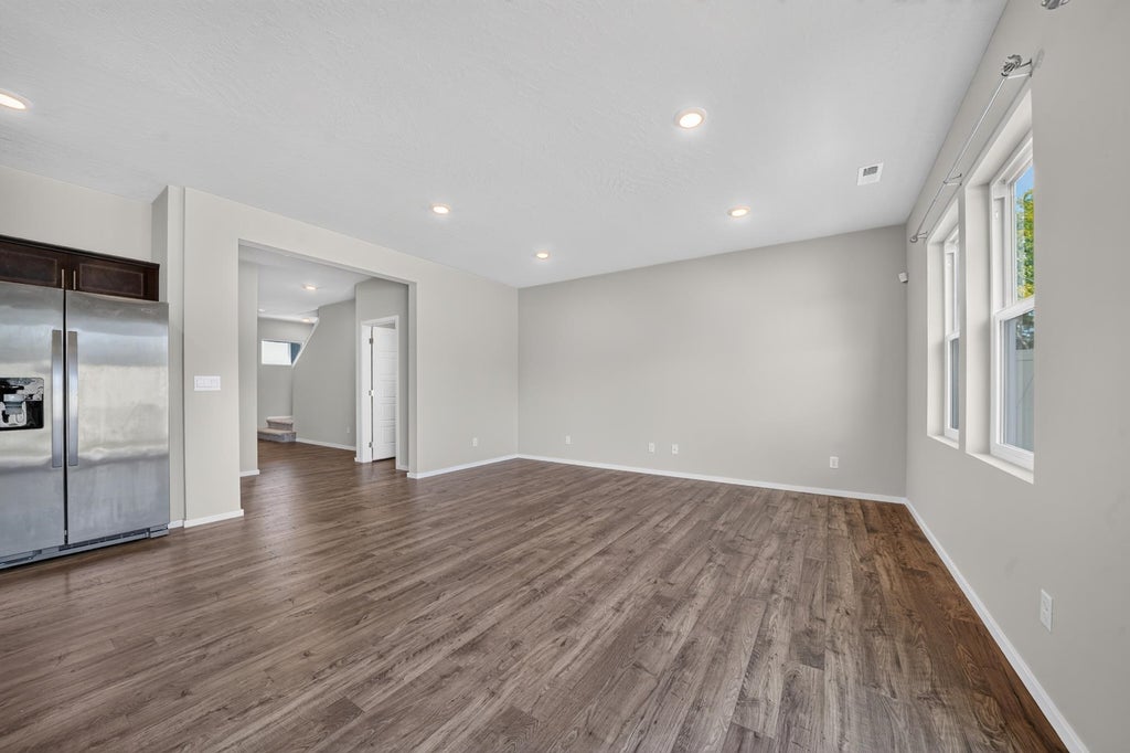 Photo of 12126 N Greene St, Mead, WA 99021 (MLS # 202625772)