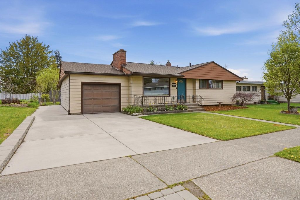 Photo of 3315 W Decatur Ave, Spokane, WA 99205 (MLS # 202616105)