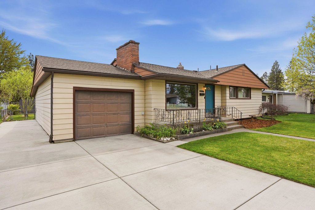 Photo of 3315 W Decatur Ave, Spokane, WA 99205 (MLS # 202616105)