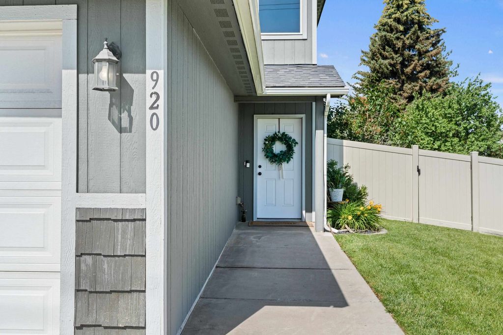 Photo of 920 S Evergreen Rd, Spokane Valley, WA 99037 (MLS # 202619946)