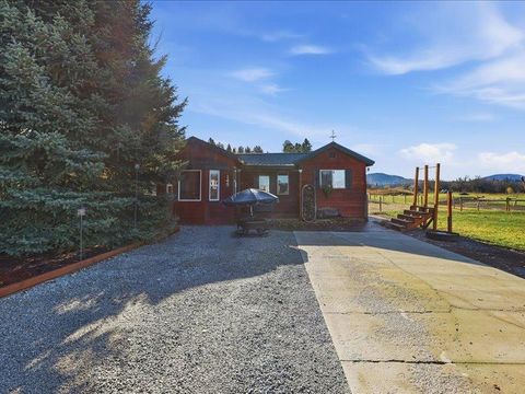 Photo of 145 GUINEVERE Dr, Usk, WA 99180 (MLS # 202519716)