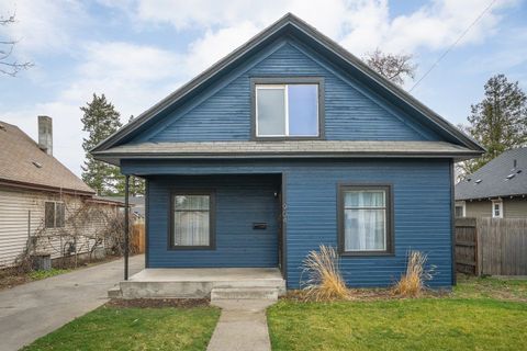 Photo of 904 E Empire Ave, Spokane, WA 99207 (MLS # 202614065)