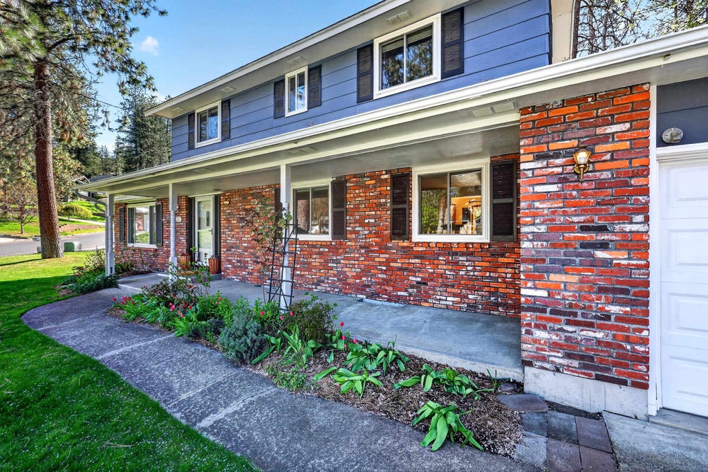 Photo of 9806 N Seminole Dr, Spokane, WA 99208 (MLS # 202624098)