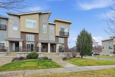 Photo of 2302 W Summit Pkwy, Spokane, WA 99201 (MLS # 202527799)