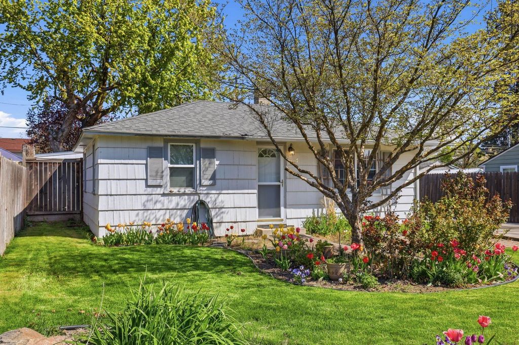Photo of 1407 E Nebraska Ave, Spokane, WA 99208 (MLS # 202616407)