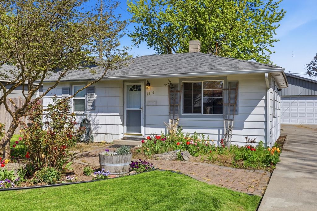 Photo of 1407 E Nebraska Ave, Spokane, WA 99208 (MLS # 202616407)