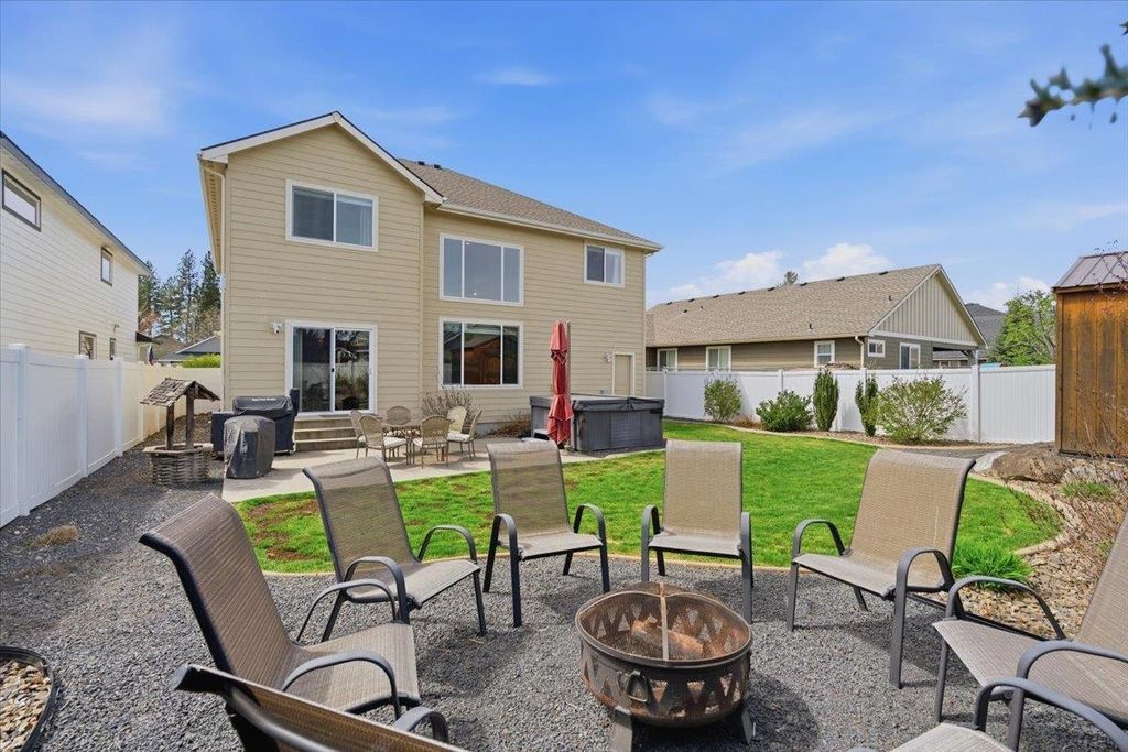 Photo of 6986 N Cornwall St, Coeur d Alene, ID 83815 (MLS # 202616086)
