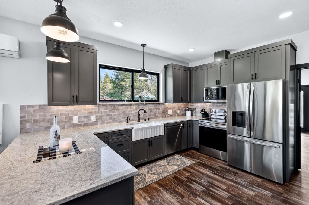 Photo of 1100 E Denison Chattaroy Rd, Deer Park, WA 99006 (MLS # 202616205)