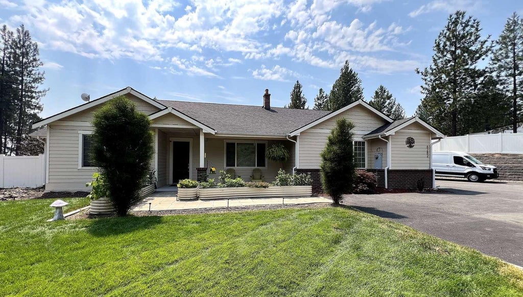 Photo of 6282 W Bluebird Way, Deer Park, WA 99006 (MLS # 202621920)