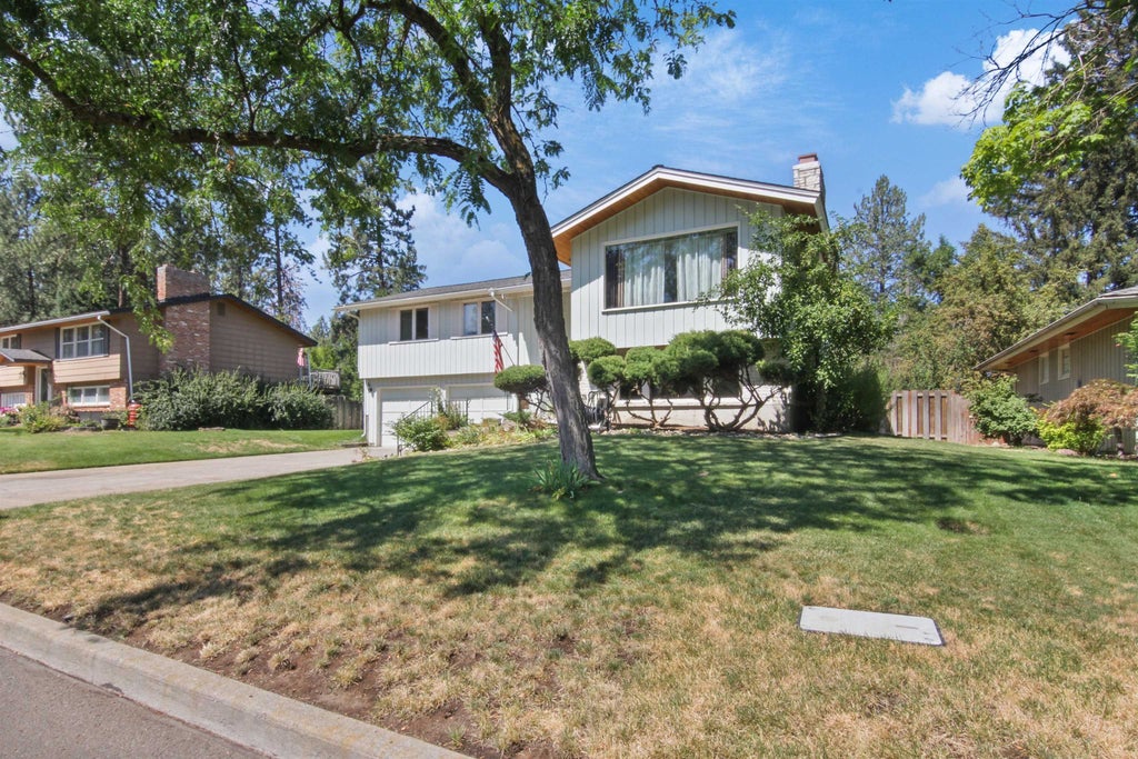 Photo of 25 E Salmon Ave, Spokane, WA 99218 (MLS # 202625518)