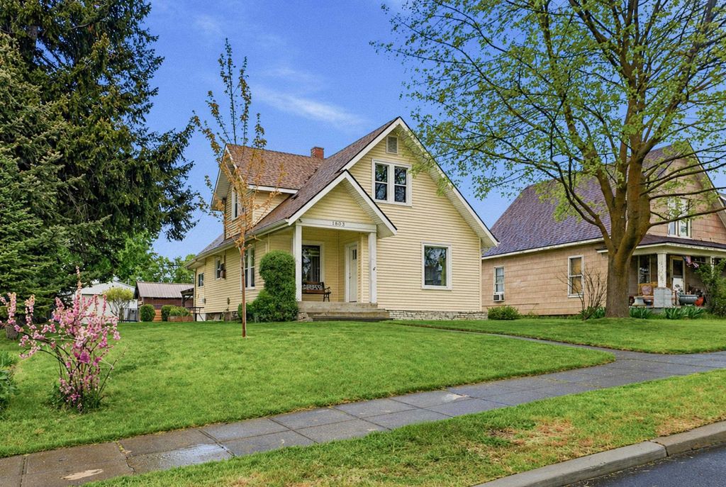 Photo of 1803 E Cataldo Ave, Spokane, WA 99202 (MLS # 202616370)
