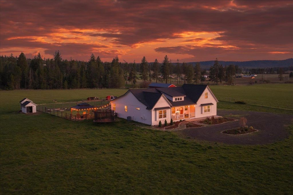 Photo of 11918 E Nelson Rd, Elk, WA 99009 (MLS # 202615947)