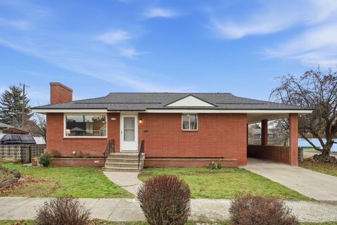 Photo of 2508 N Julia St, Spokane, WA 99217 (MLS # 202527740)