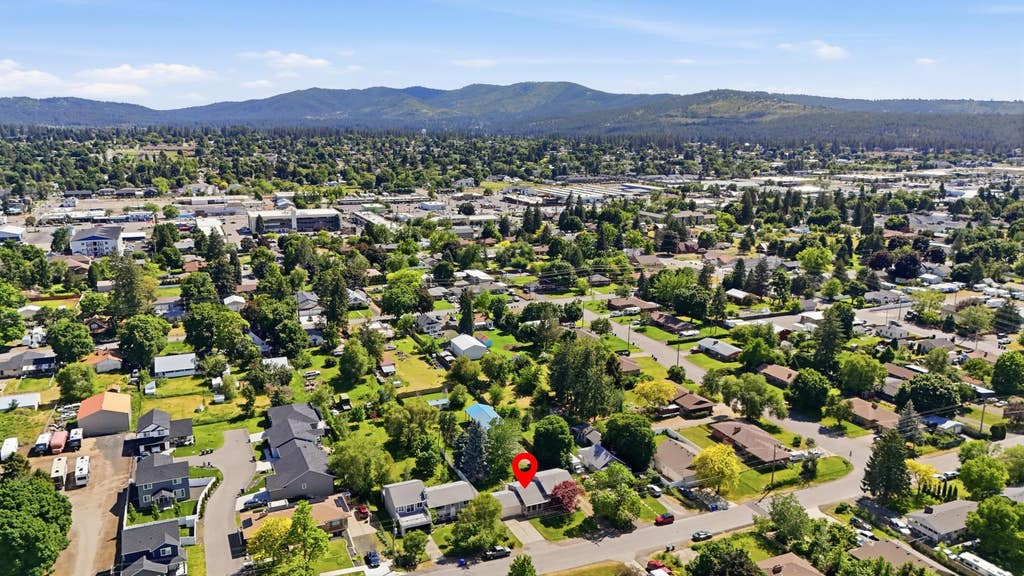 Photo of 11704 E ALKI Ave, Spokane Valley, WA 99206 (MLS # 202622164)