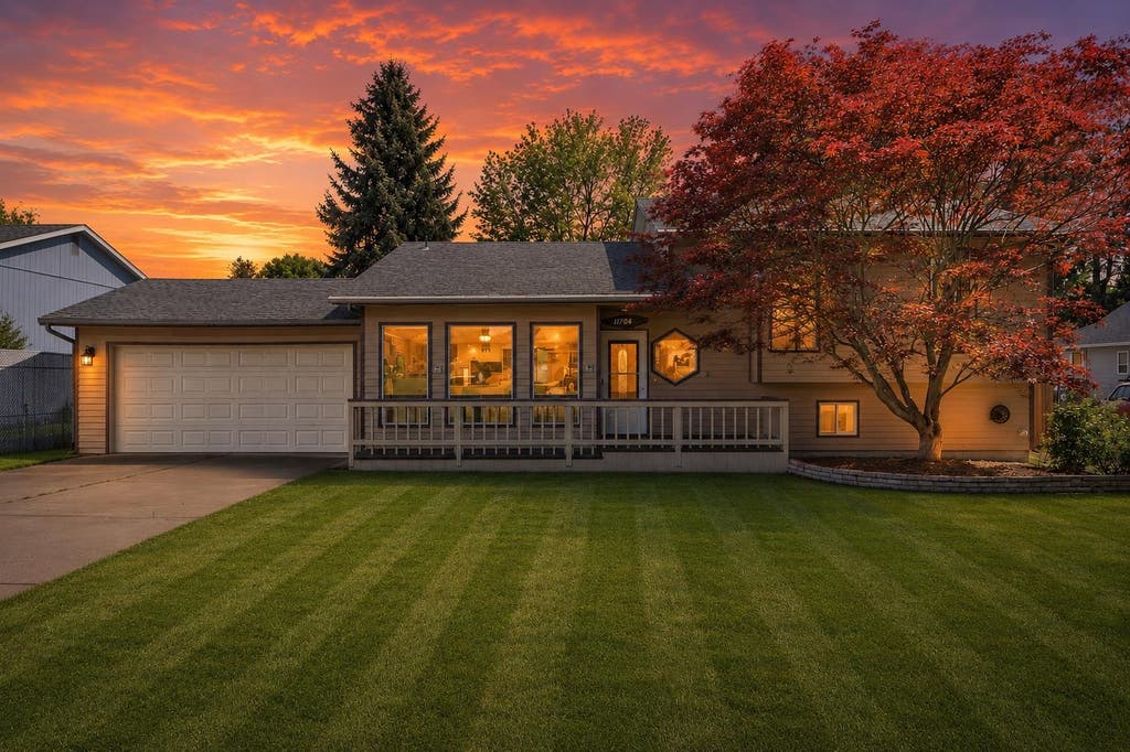 Photo of 11704 E ALKI Ave, Spokane Valley, WA 99206 (MLS # 202622164)