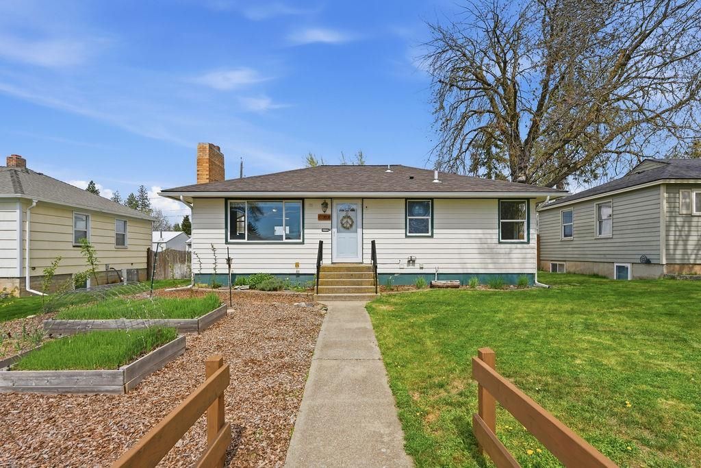 Photo of 3808 W Rockwell Ave, Spokane, WA 99205 (MLS # 202616025)