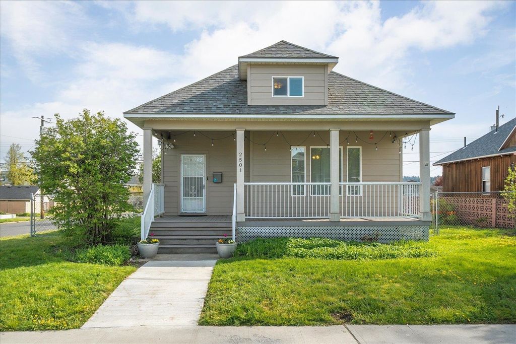 Photo of 2501 W College Ave, Spokane, WA 99201 (MLS # 202616015)