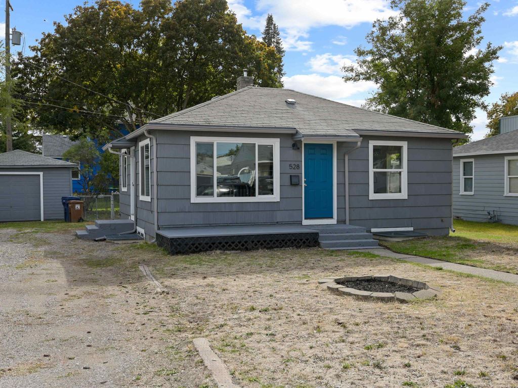 Photo of 528 E Nebraska Ave, Spokane, WA 99208 (MLS # 202525533)