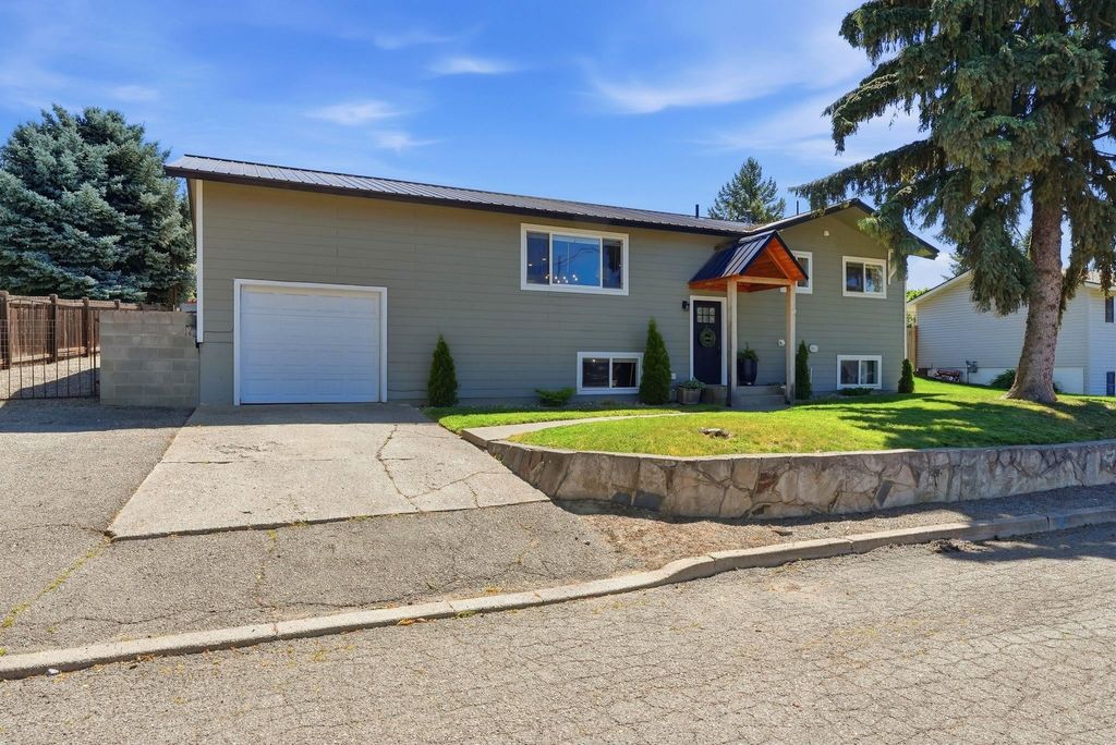 Photo of 741 S Chester St, Colville, WA 99114 (MLS # 202619922)