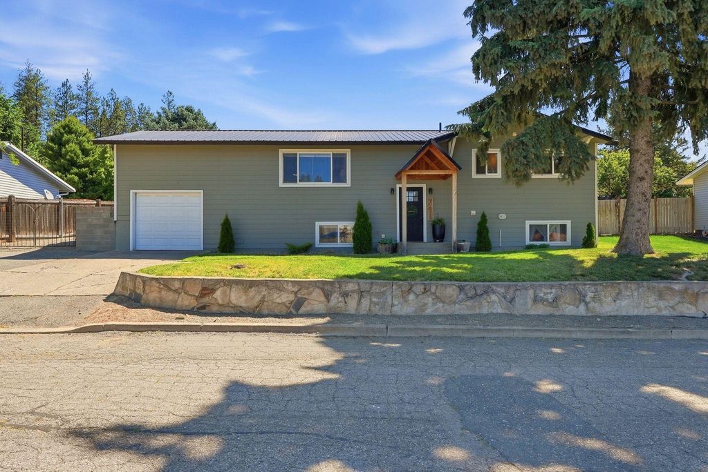 Photo of 741 S Chester St, Colville, WA 99114 (MLS # 202619922)