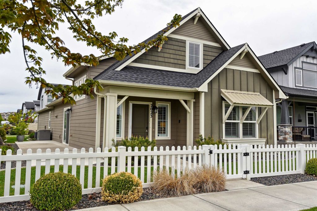 Photo of 2023 CENTENNIAL Way, Spokane, WA 99201 (MLS # 202616107)