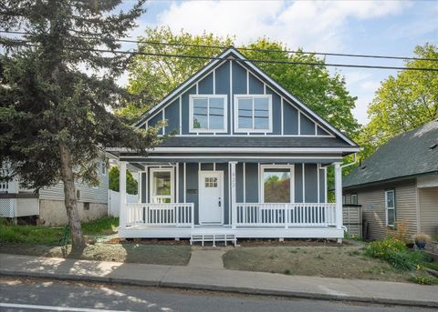 Photo of 922 S SHERMAN St, Spokane, WA 99202 (MLS # 202616613)