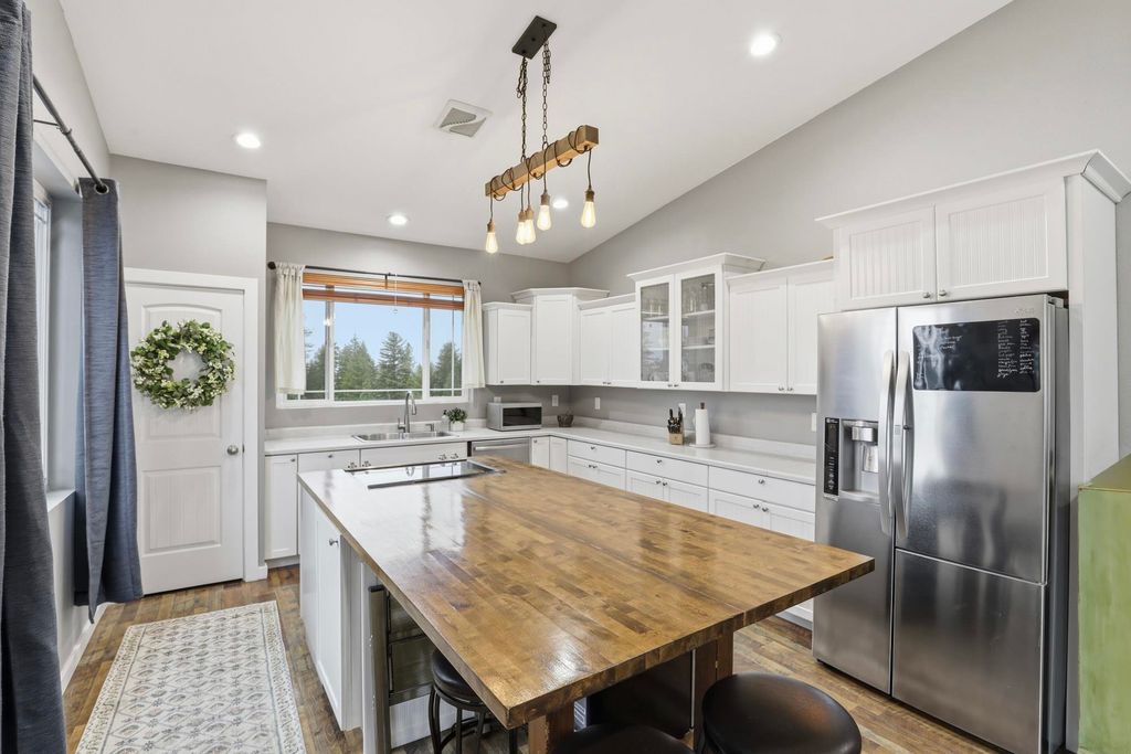 Photo of 13118 NE Newman Lake Rd, Newman Lake, WA 99025 (MLS # 202616024)