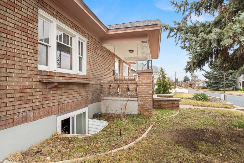 Photo of 117 E Glass Ave, Spokane, WA 99207 (MLS # 202611923)