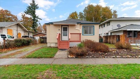 Photo of 921 E Lacrosse Ave, Spokane, WA 99207 (MLS # 202526552)