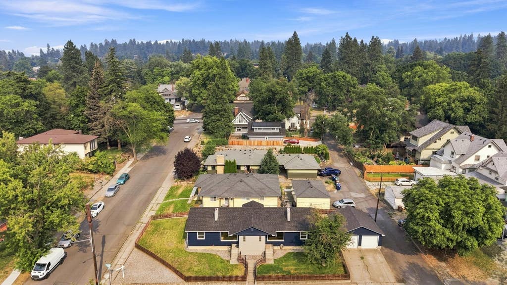 Photo of 1203 S Walnut St, Spokane, WA 99204 (MLS # 202622091)