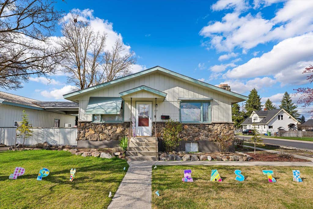 Photo of 727 E Wabash Ave, Spokane, WA 99207 (MLS # 202621030)