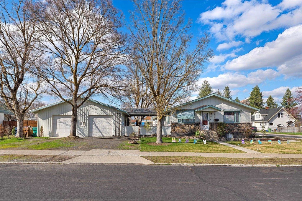 Photo of 727 E Wabash Ave, Spokane, WA 99207 (MLS # 202621030)